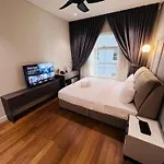 Sky Suites At Klcc By Mitstay